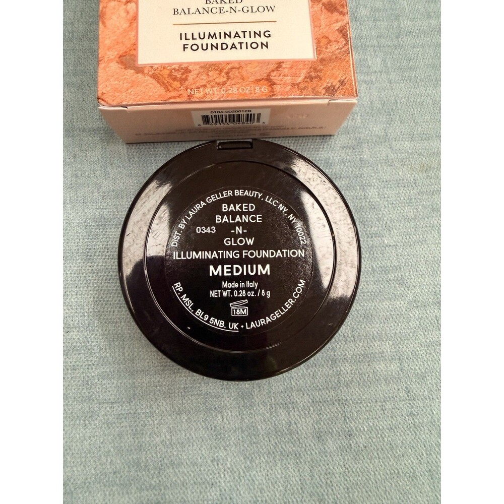 Laura Geller Baked Balance-N-Glow Illuminating Foundation Medium 0.28 oz - Picture 3 of 4